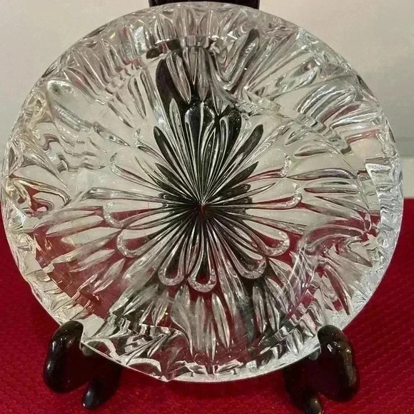 Vintage crystal ashtray in excellent condition 7 1/2 inches - Picture 5 of 5